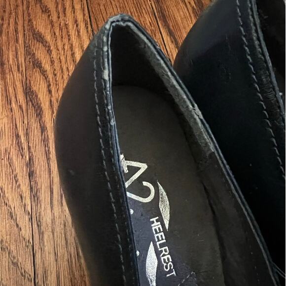 Navy Blue Pumps Size 8M Peacoat Loafers 2in Block Heel Ruching Comfort Corpcore - Picture 15 of 17